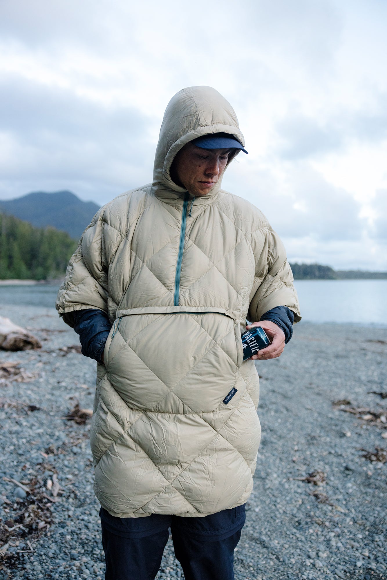 therm-a-rest-honcho-poncho-down-daunenponcho image 7